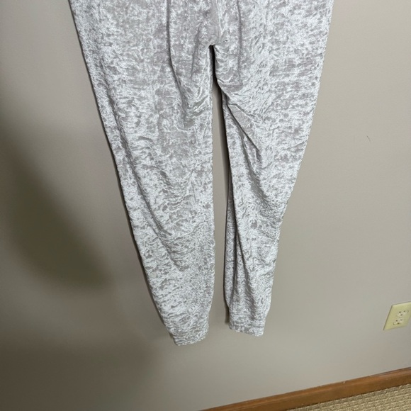 Lululemon ready to crush velour silver jogger Pants 4 - Picture 6 of 8